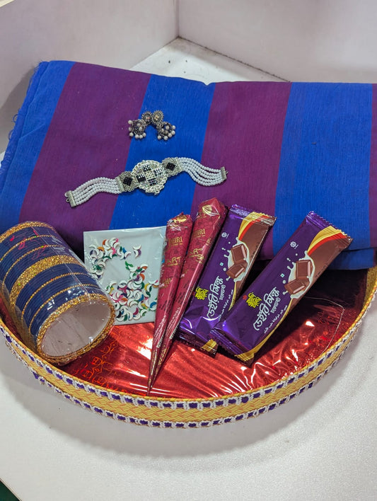 ব্লু এবং গোলাপির কম্বিনেশনে অসম্ভব সুন্দরী শাড়ির কম্বটি আপনার প্রিয় মানুষকে উপহার দিন