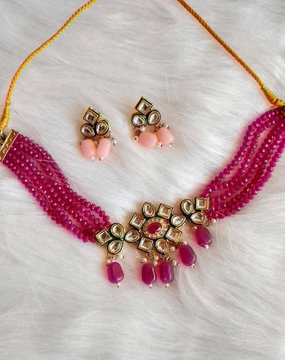 কুনদন এবং দামি পুতির সংমিশ্রণে তৈরি মালা গুলো হতে পারে আপনার সৌন্দর্য বর্ধনের কারণ